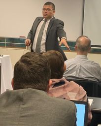  Academia Empresarial y de Negocios